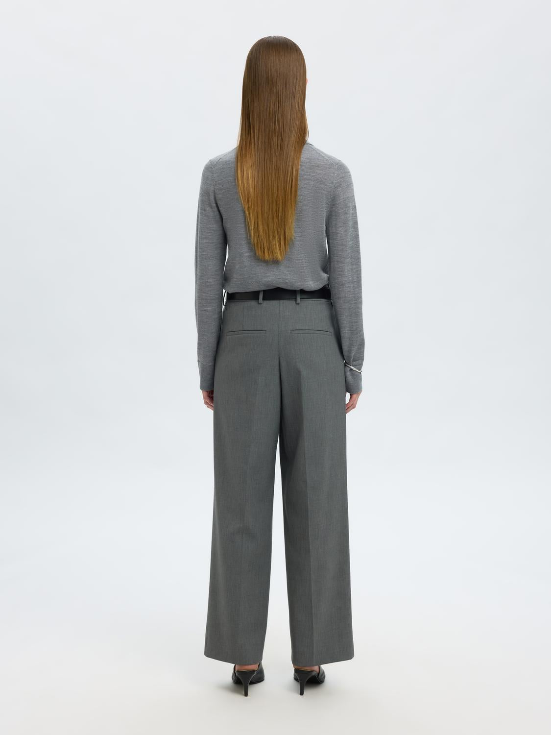 model_shot-back